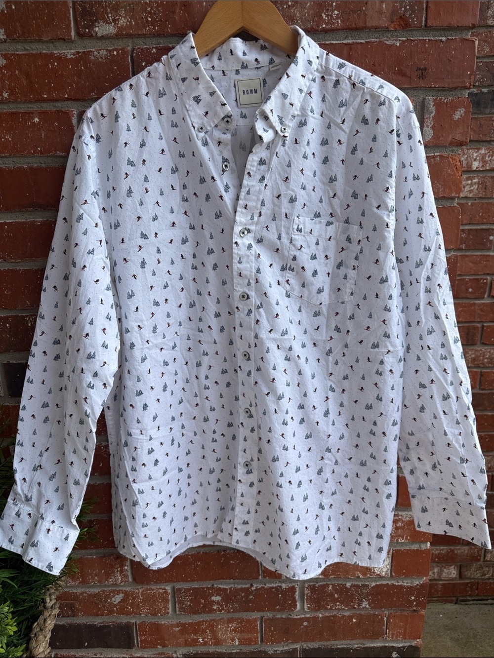 ROWN Winter Ski Lodge Scene Button Down Shirt